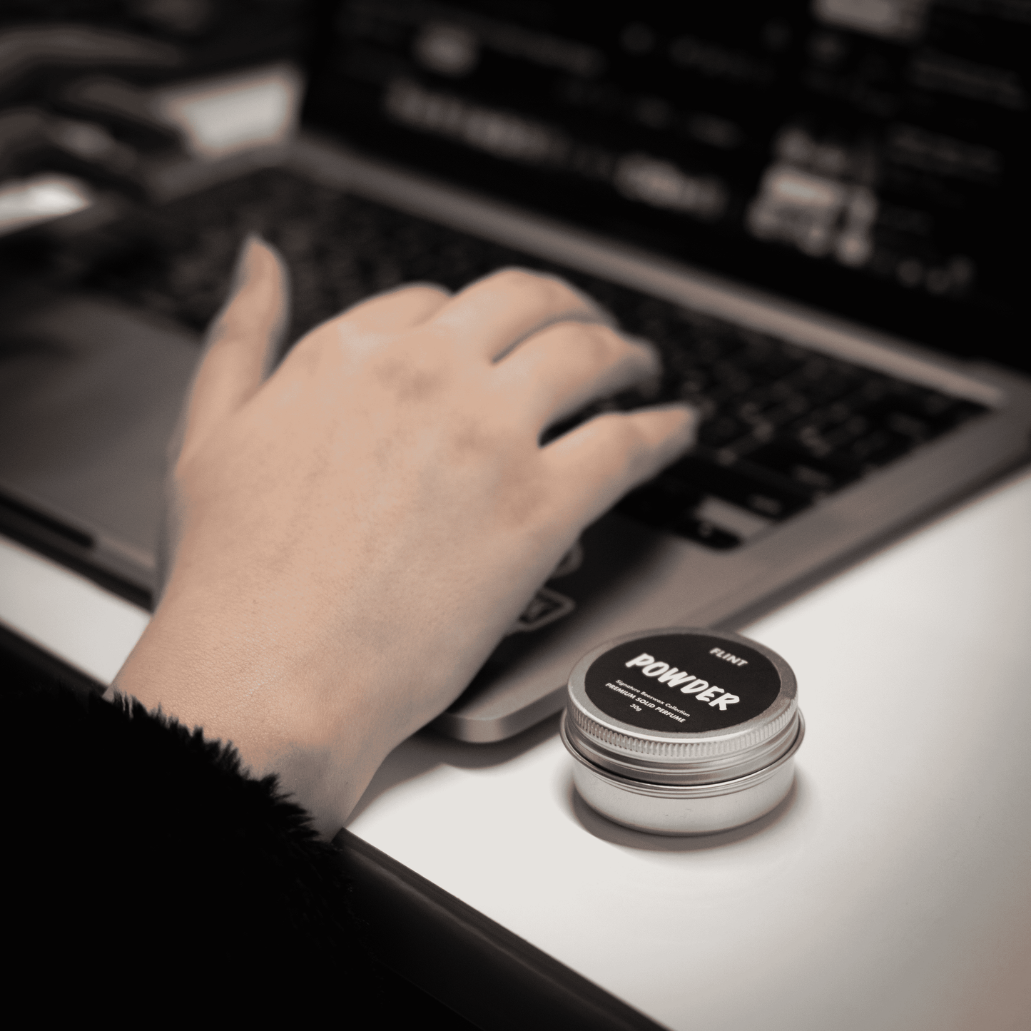 THE SOLID PERFUME