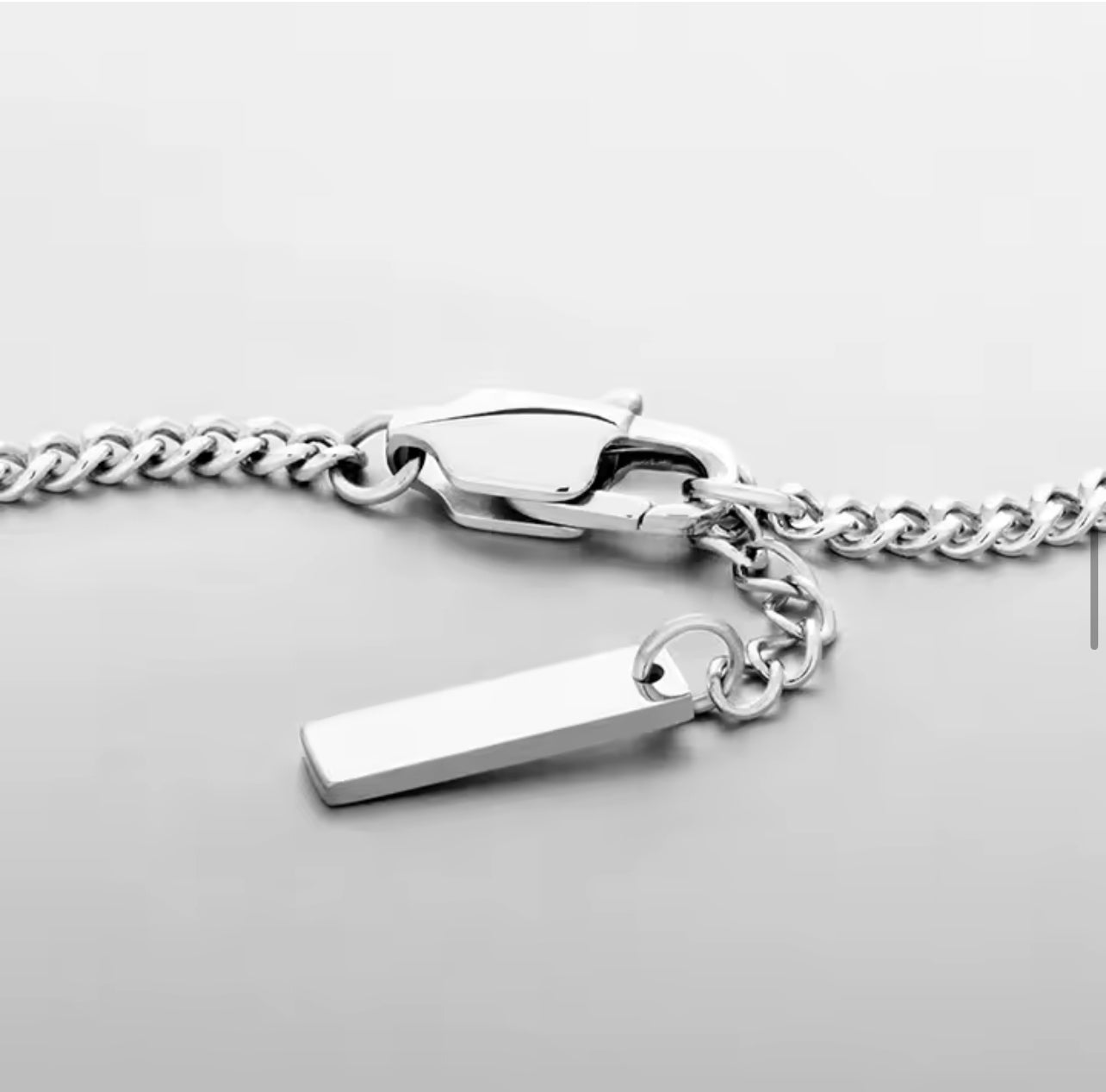 The Minimal Bracelet