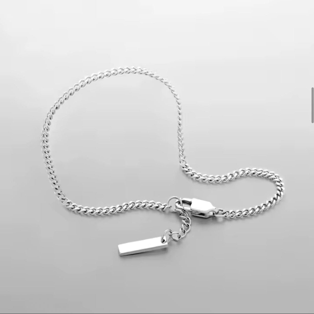 The Minimal Bracelet